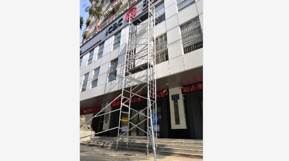Scaffolding or ladder for roof repair?