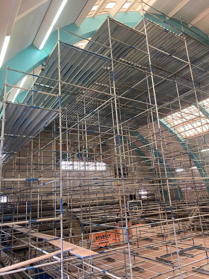 Detail the structure of the coil scaffold