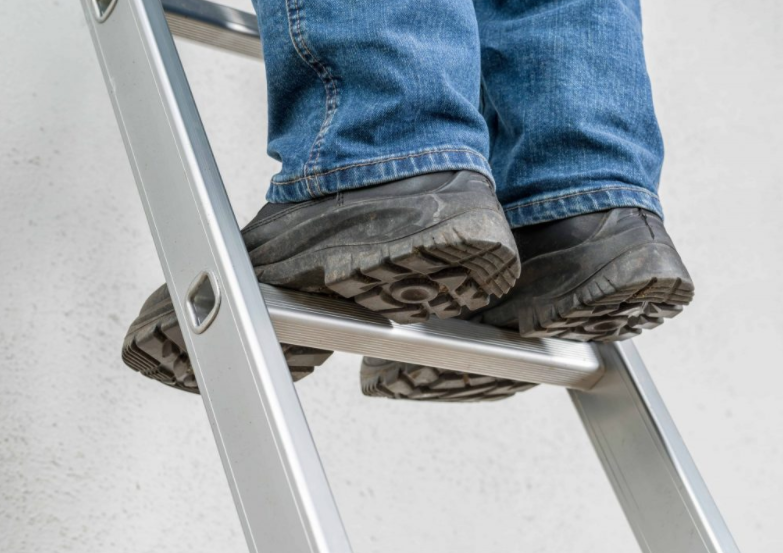Buying Guide: What You Should Know About Ladders