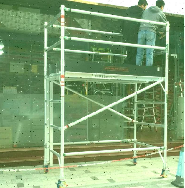 Types of scaffolding in China Xianning-how much scaffolding on construction site