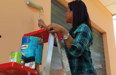 ALUMINUM LADDER OR FIBERGLASS LADDER?