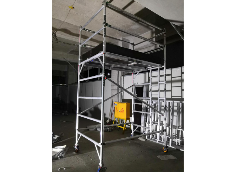Lightweight and strong scaffolding type