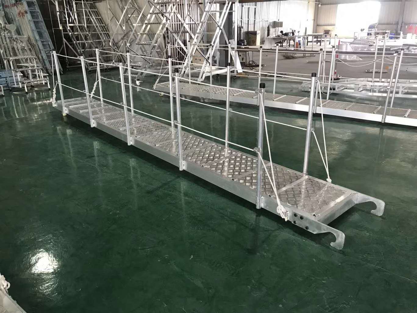 Use steps of aluminum alloy telescopic ladder climbing safety ladder