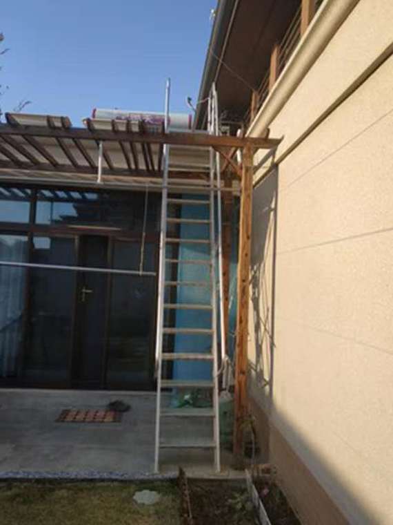 Is the material of the mobile platform ladder made of high-strength aluminum alloy?