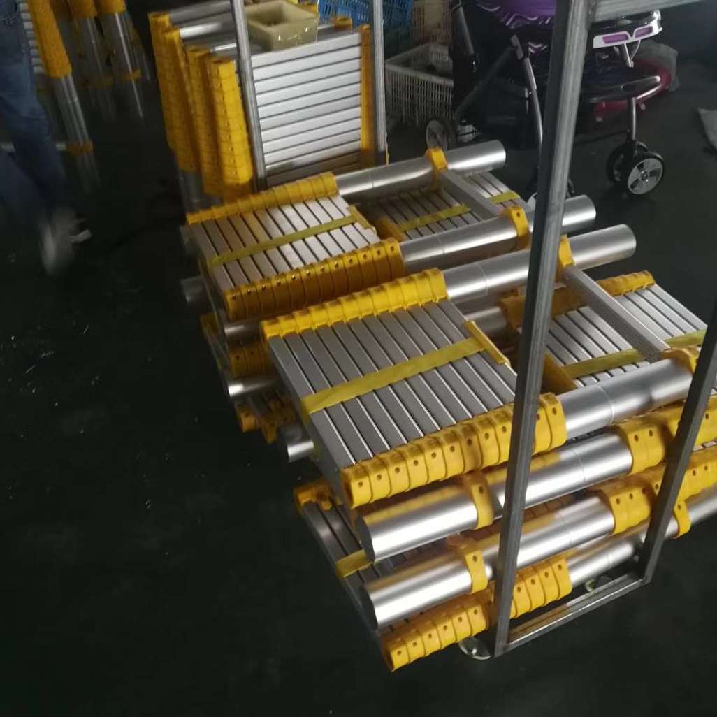 The climbing step ladder is not only an auxiliary tool for climbing and picking up goods