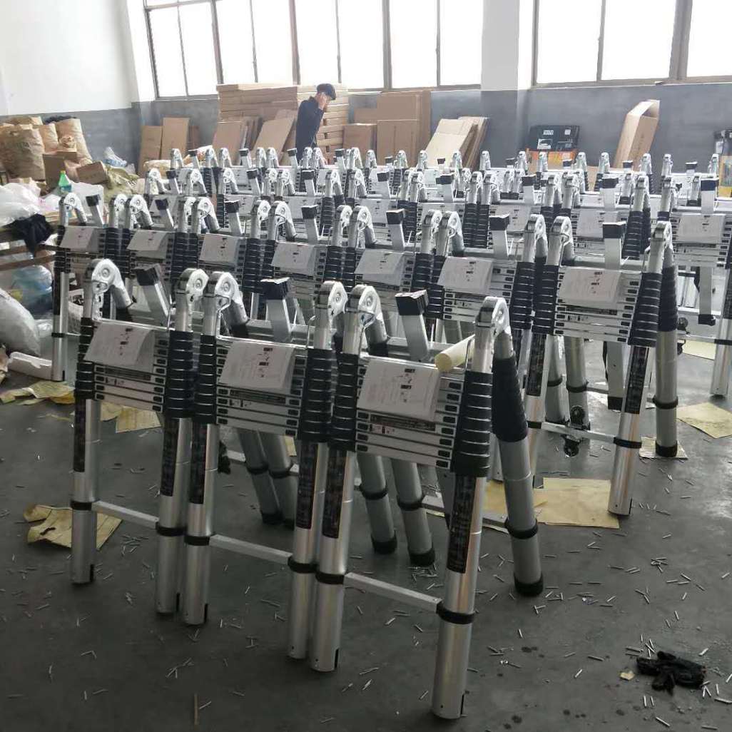 What are the main considerations in the production of insulating safety ladders